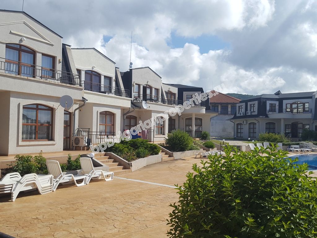 Мебелиран двуспален апартамент с гледка море за продажба близо до курорта Слънчев Бряг