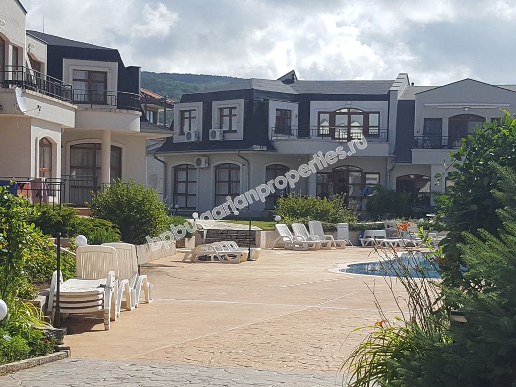 Мебелиран двуспален апартамент с гледка море за продажба близо до курорта Слънчев Бряг