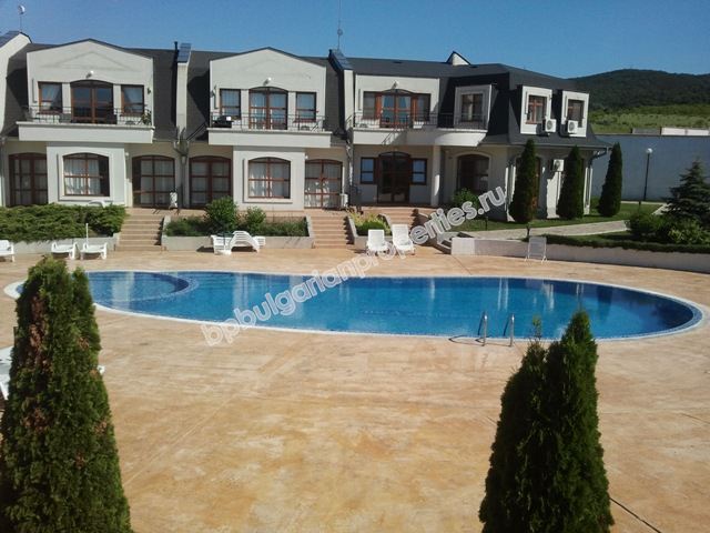 Мебелиран двуспален апартамент с гледка море за продажба близо до курорта Слънчев Бряг