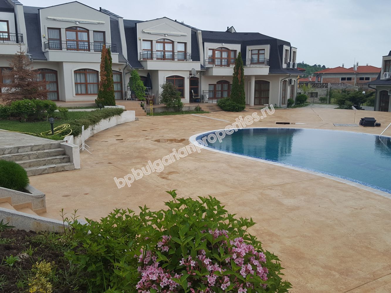 Мебелиран двуспален апартамент с гледка море за продажба близо до курорта Слънчев Бряг