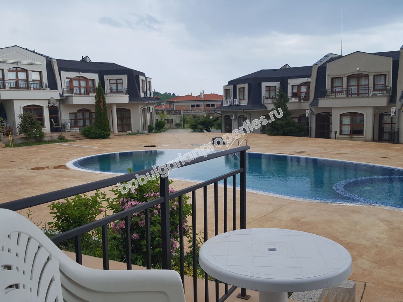 Мебелиран двуспален апартамент с гледка море за продажба близо до курорта Слънчев Бряг