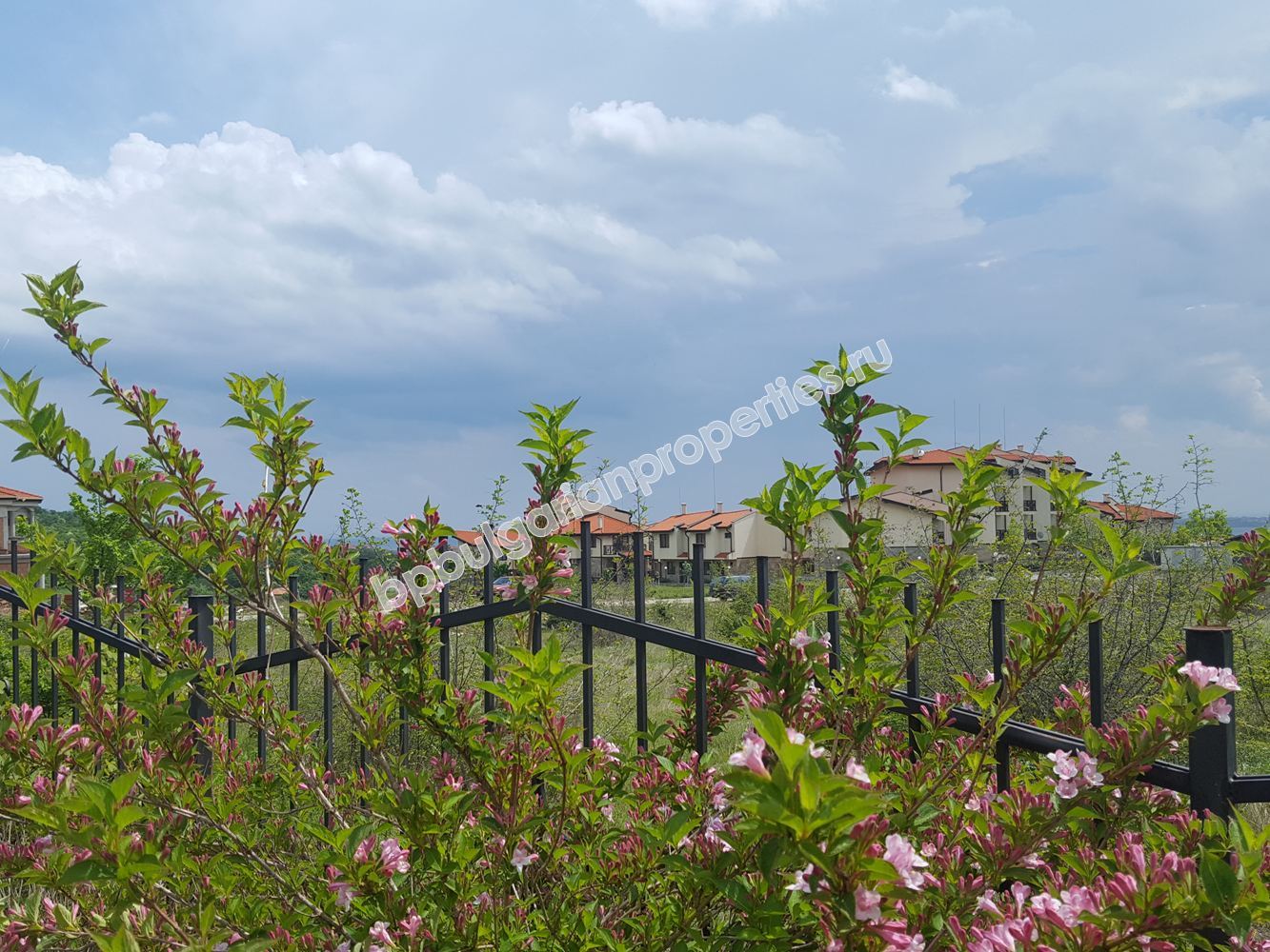 Мебелиран двуспален апартамент с гледка море за продажба близо до курорта Слънчев Бряг