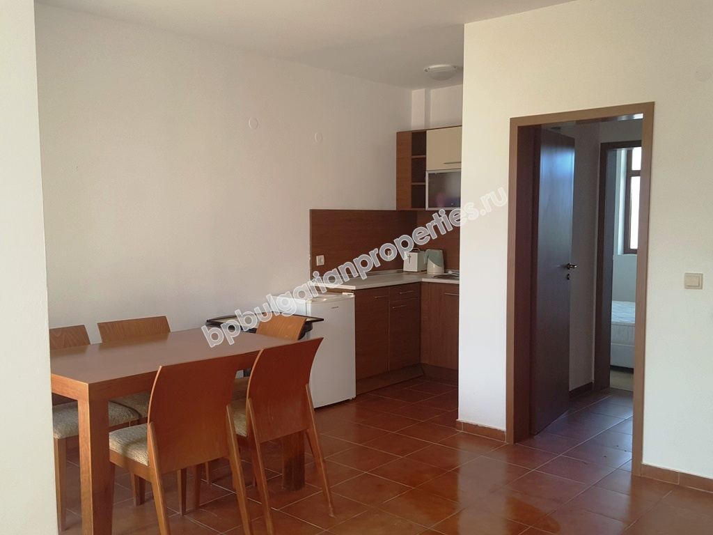 Мебелиран двуспален апартамент с гледка море за продажба близо до курорта Слънчев Бряг