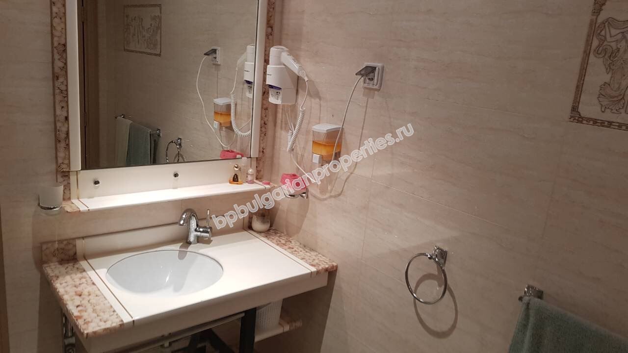 Едноспален мебелиран апартамент за продажба в елитен комплекс в курорта Слънчев Бряг