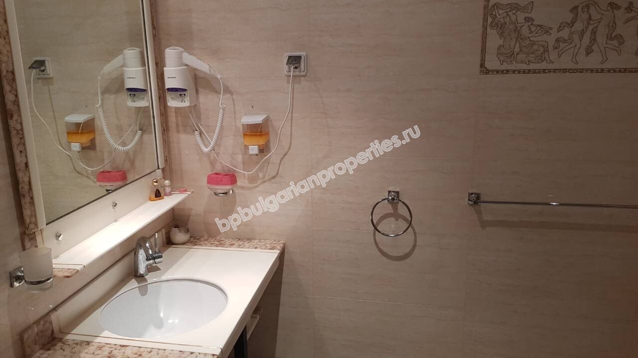 Едноспален мебелиран апартамент за продажба в елитен комплекс в курорта Слънчев Бряг