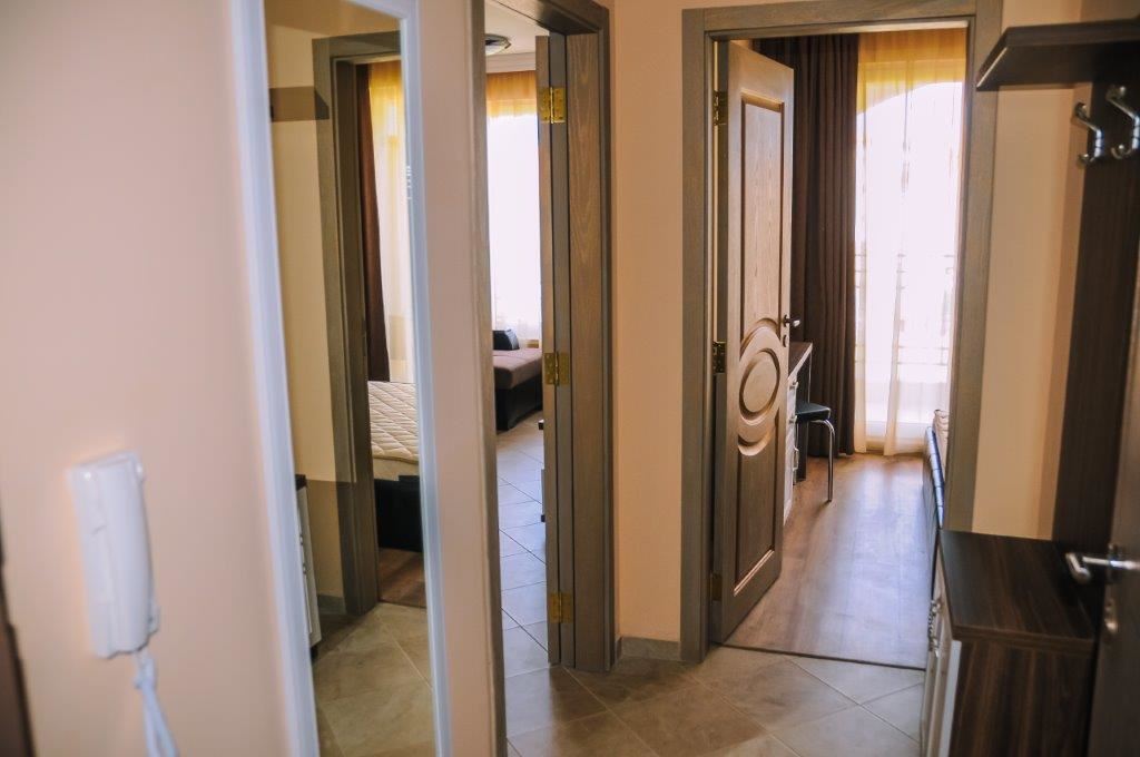 Луксозен апартамент в жилищен комплекс близо до морето в Равда