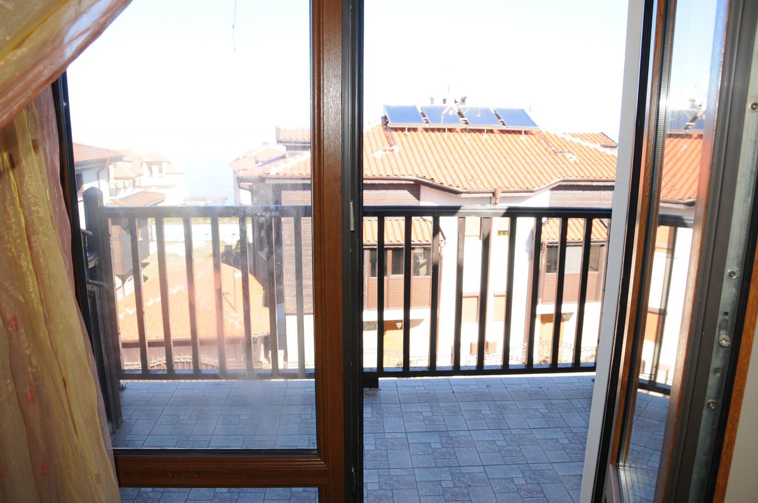 Триетажна обзаведена къща на 50 м от Райския залив, Созопол