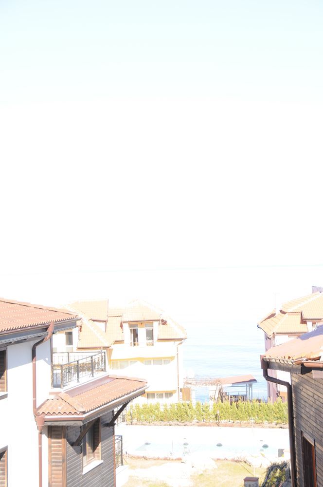 Триетажна обзаведена къща на 50 м от Райския залив, Созопол