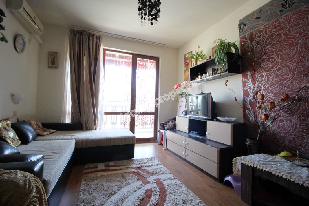 Напълно обзаведено студио в затворен комплекс близо до морето в Свети Влас