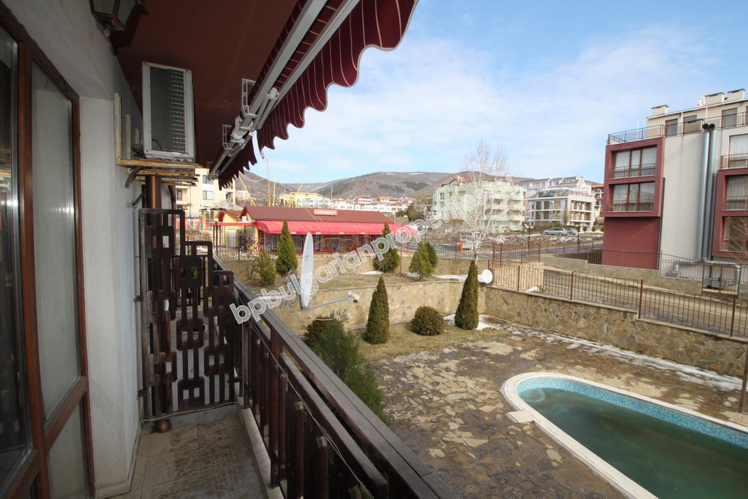 Напълно обзаведено студио в затворен комплекс близо до морето в Свети Влас