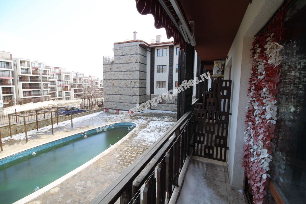 Напълно обзаведено студио в затворен комплекс близо до морето в Свети Влас