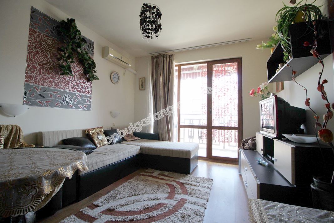 Напълно обзаведено студио в затворен комплекс близо до морето в Свети Влас