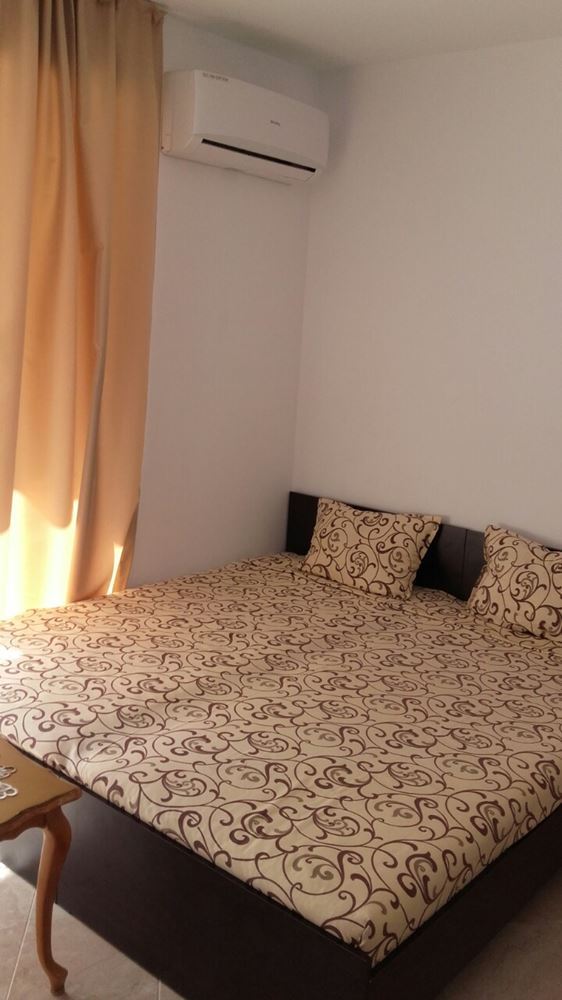 Едностаен апартамент-студио в комплекс с басейн близо до морето в Равда