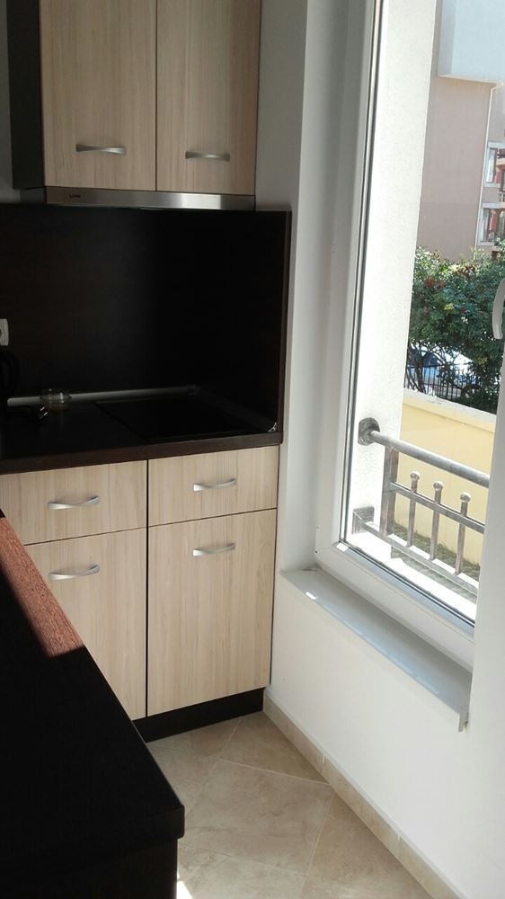 Едностаен апартамент-студио в комплекс с басейн близо до морето в Равда