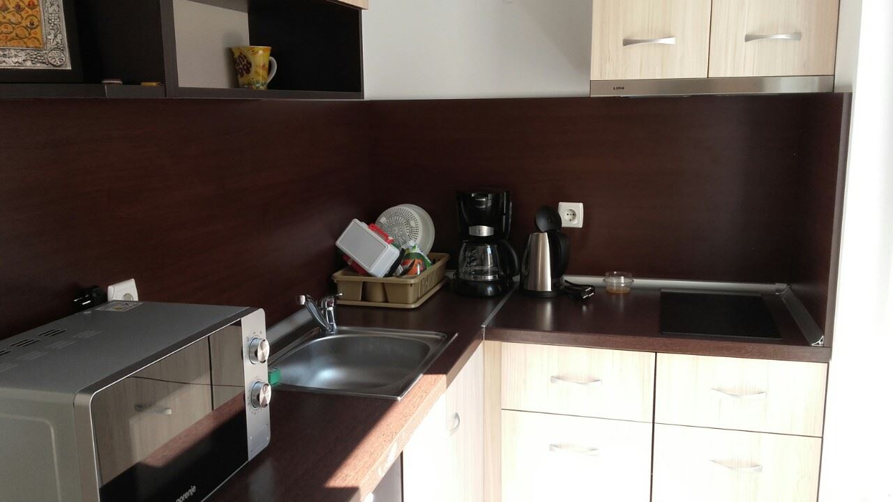 Едностаен апартамент-студио в комплекс с басейн близо до морето в Равда