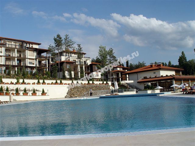 Тристаен апартамент с гледка море на първа линия в Созопол