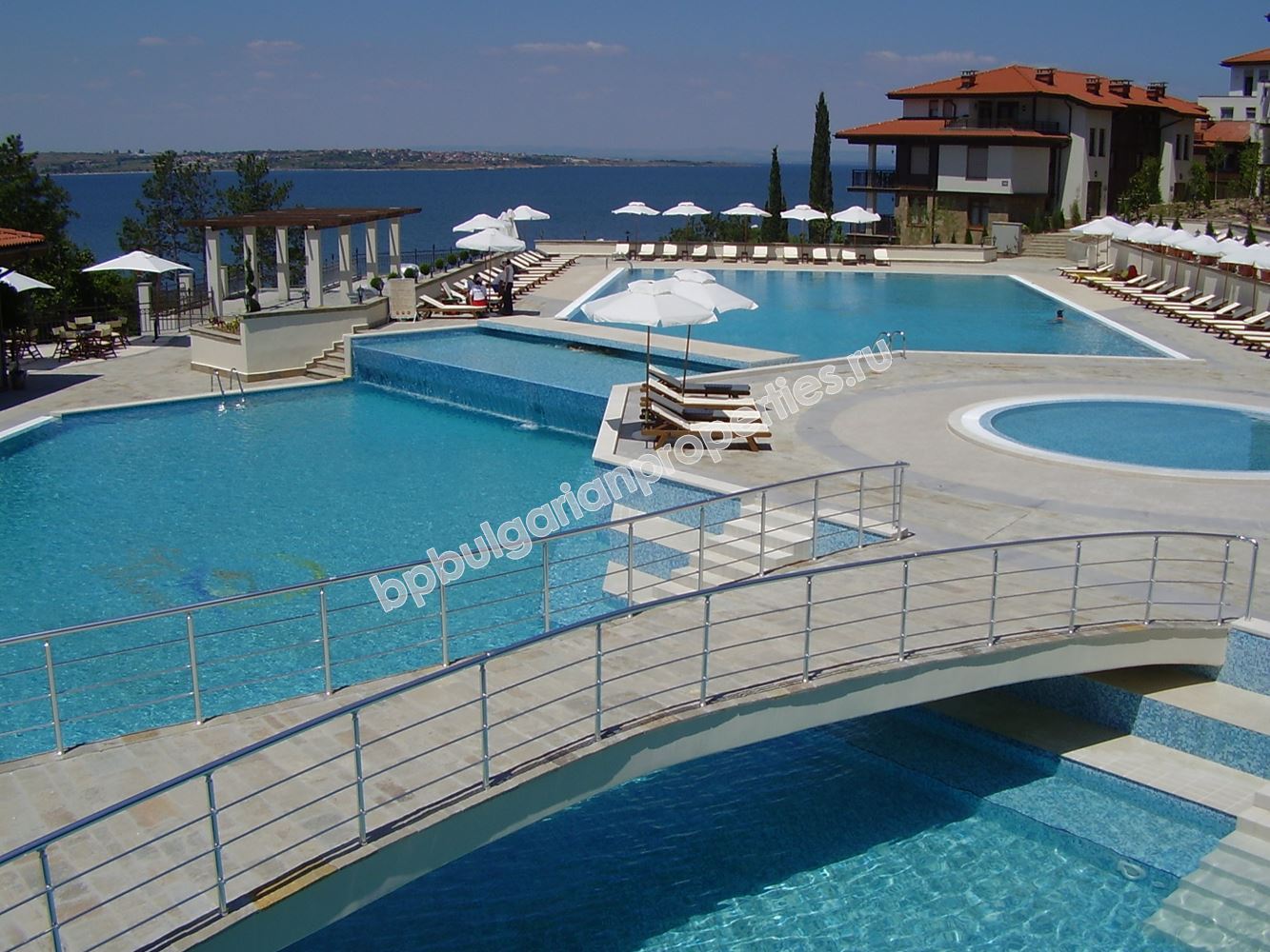 Тристаен апартамент с гледка море на първа линия в Созопол