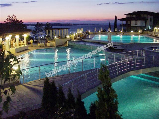 Тристаен апартамент с гледка море на първа линия в Созопол