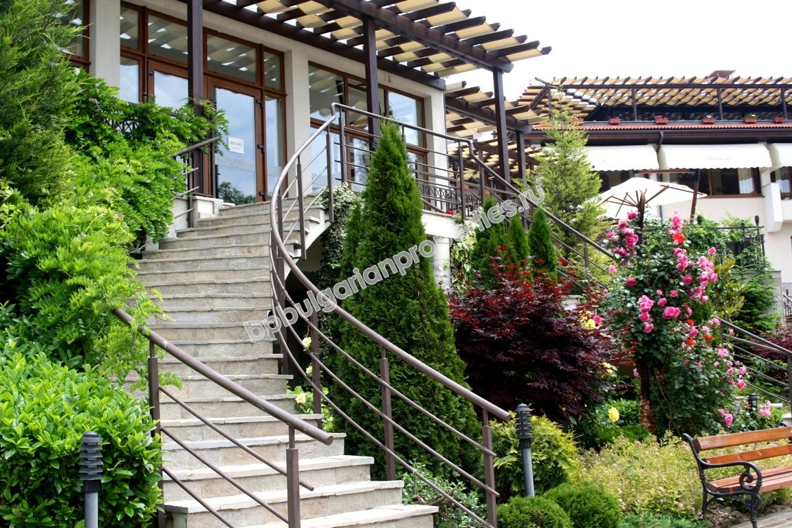 Тристаен апартамент с гледка море на първа линия в Созопол