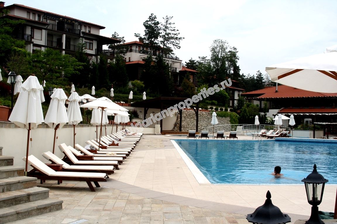 Тристаен апартамент с гледка море на първа линия в Созопол