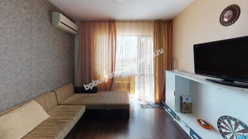 Обзаведен двуетажен таунхаус близо до морето