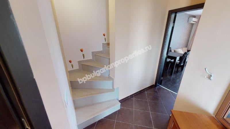 Обзаведен двуетажен таунхаус близо до морето