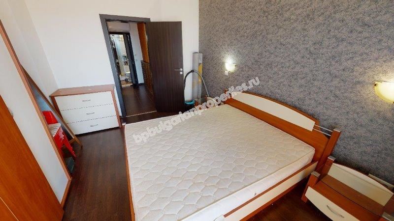 Обзаведен двуетажен таунхаус близо до морето