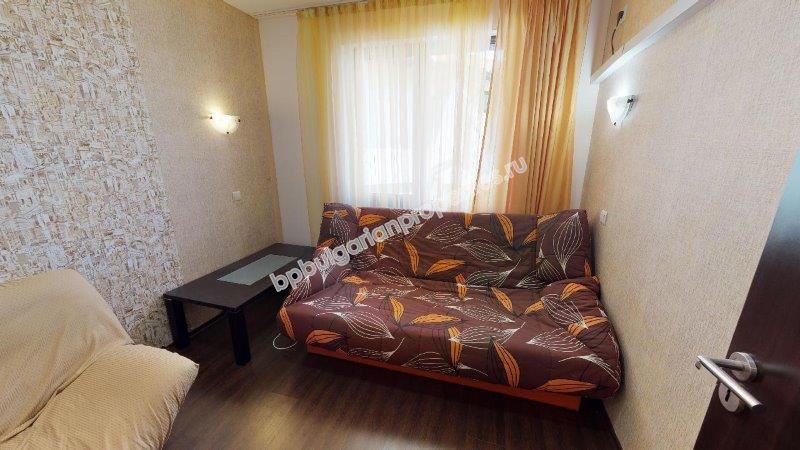 Обзаведен двуетажен таунхаус близо до морето