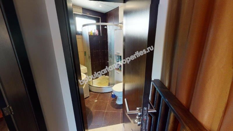 Обзаведен двуетажен таунхаус близо до морето