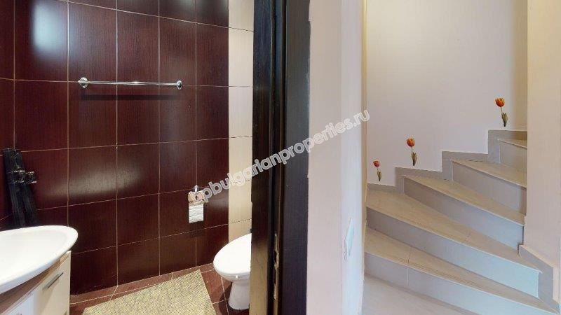 Обзаведен двуетажен таунхаус близо до морето