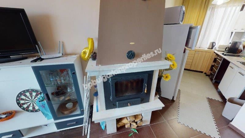 Обзаведен двуетажен таунхаус близо до морето