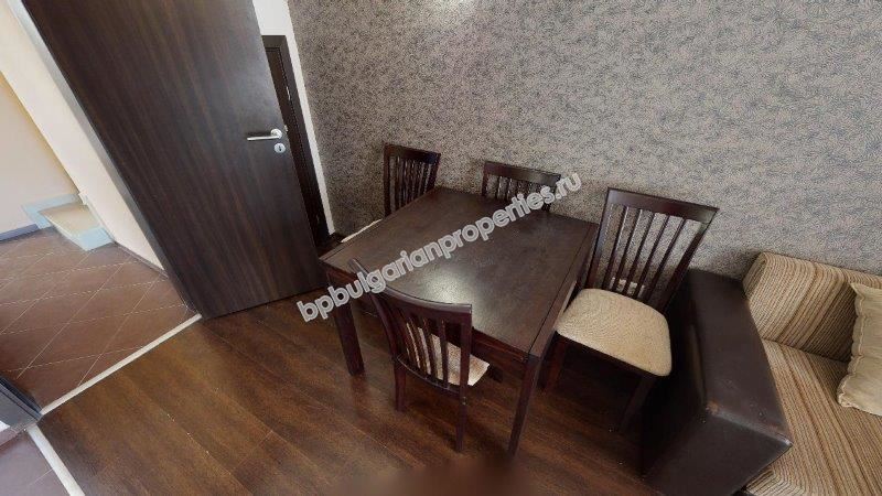 Обзаведен двуетажен таунхаус близо до морето