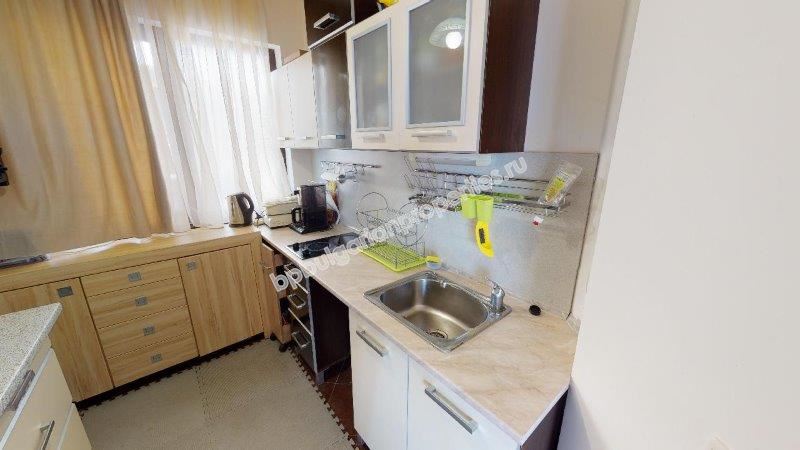 Обзаведен двуетажен таунхаус близо до морето