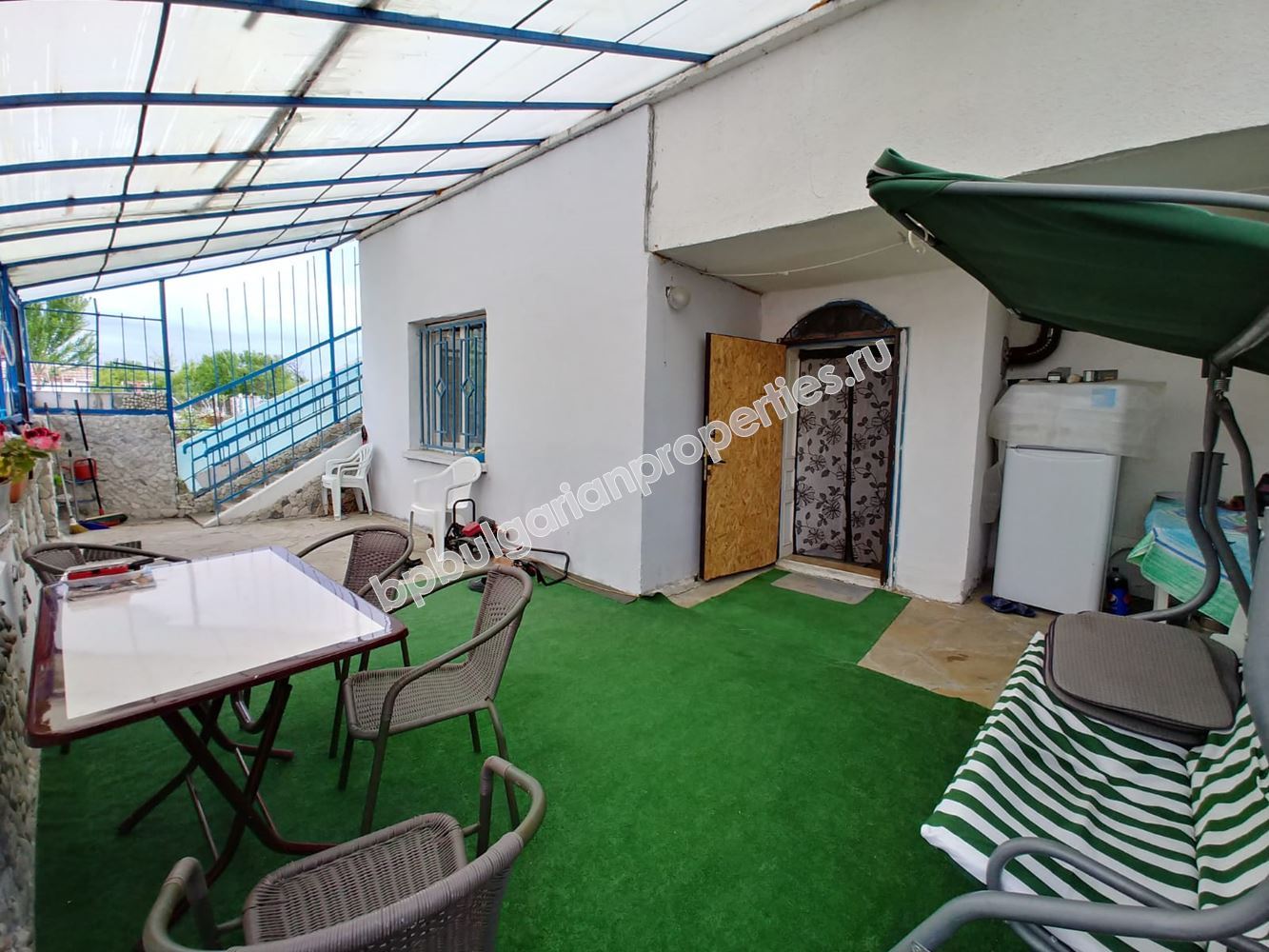 Двуетажна къща с двор на 20 км от Бургас