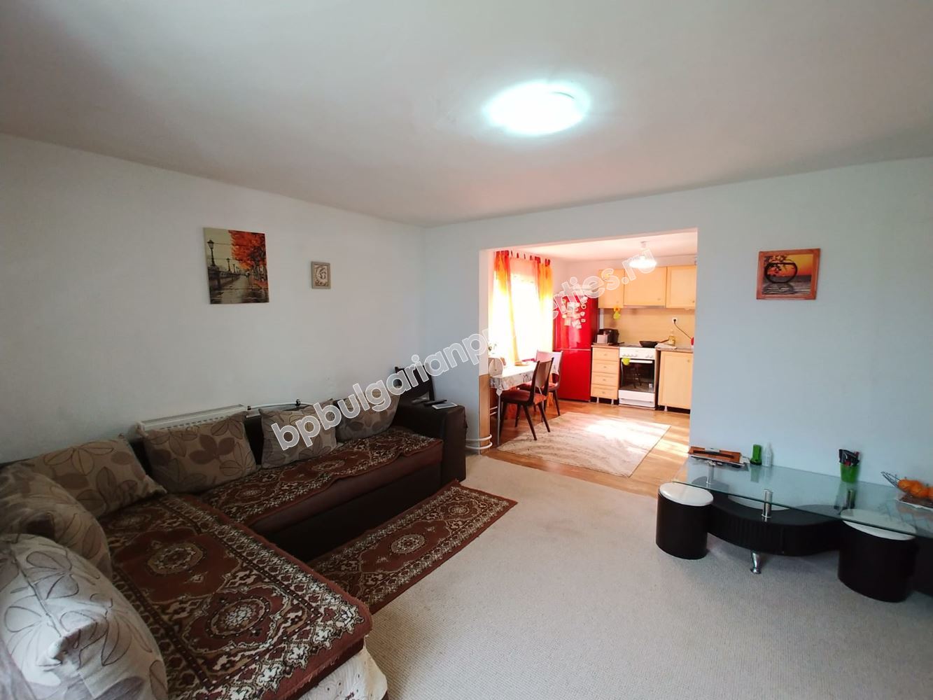 Двуетажна къща с двор на 20 км от Бургас