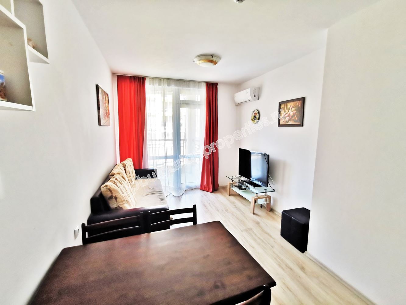 Двустаен обзаведен апартамент в жилищен комплекс в Свети Влас