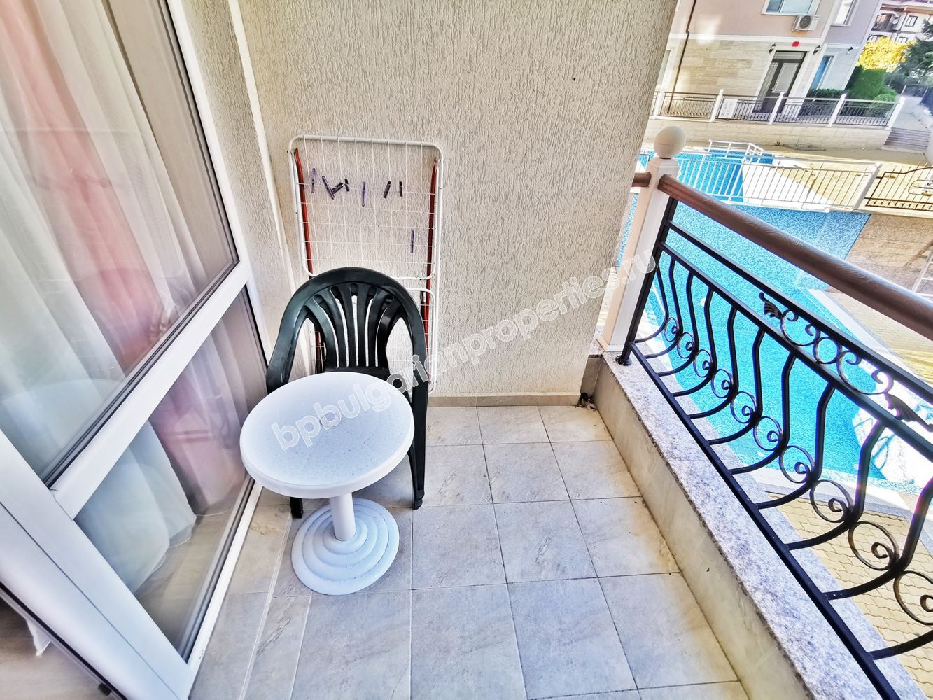 Двустаен обзаведен апартамент в жилищен комплекс в Свети Влас