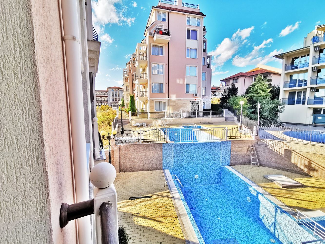 Двустаен обзаведен апартамент в жилищен комплекс в Свети Влас