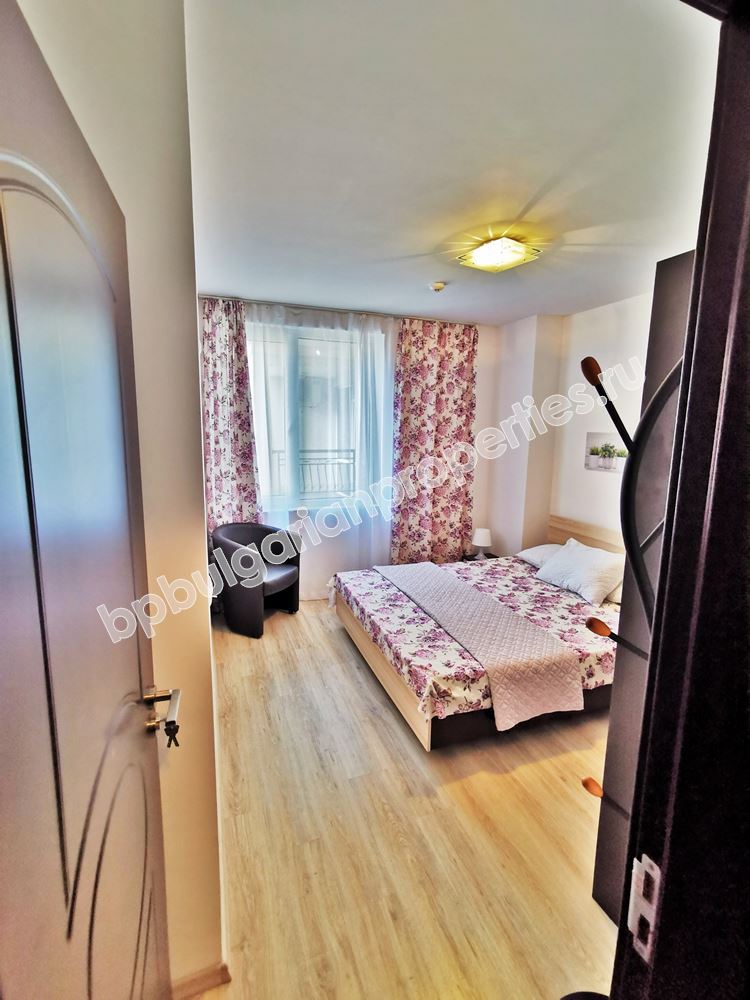 Двустаен обзаведен апартамент в жилищен комплекс в Свети Влас