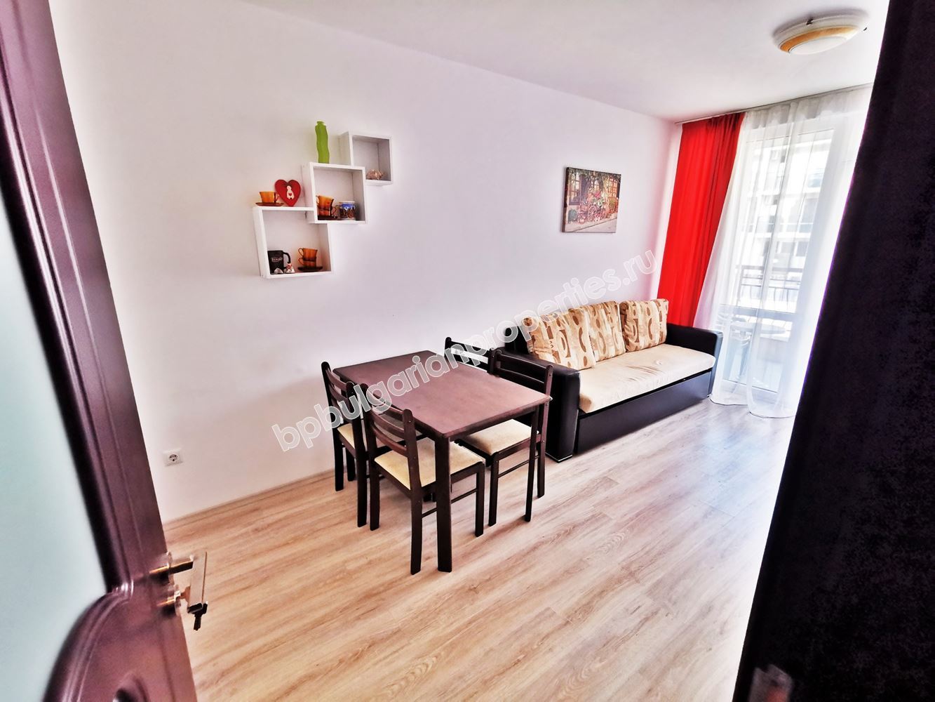 Двустаен обзаведен апартамент в жилищен комплекс в Свети Влас