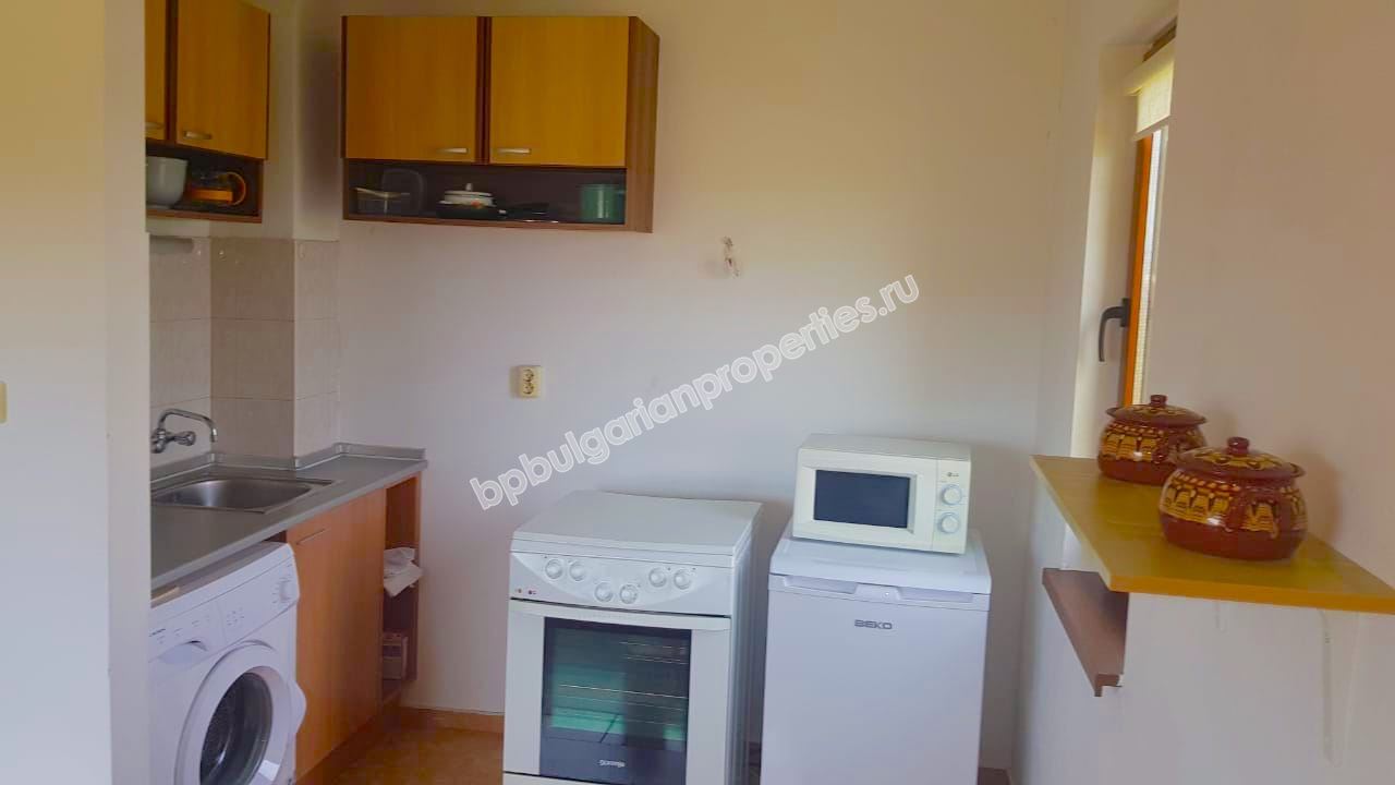 Евтин двустаен апартамент в сграда без такса поддръжка в централната част на Равда