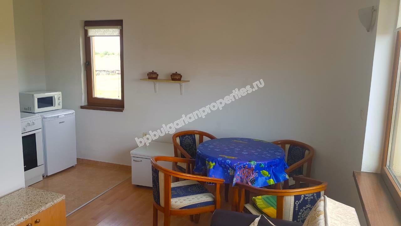 Евтин двустаен апартамент в сграда без такса поддръжка в централната част на Равда