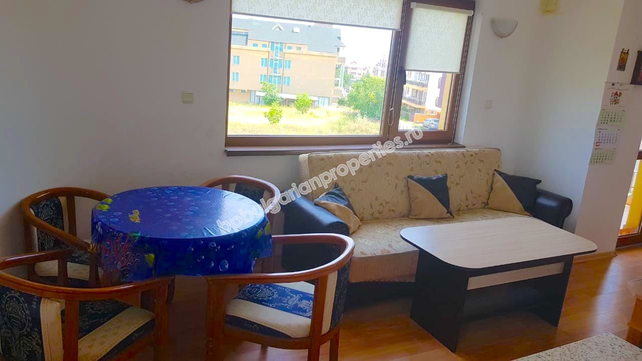 Евтин двустаен апартамент в сграда без такса поддръжка в централната част на Равда