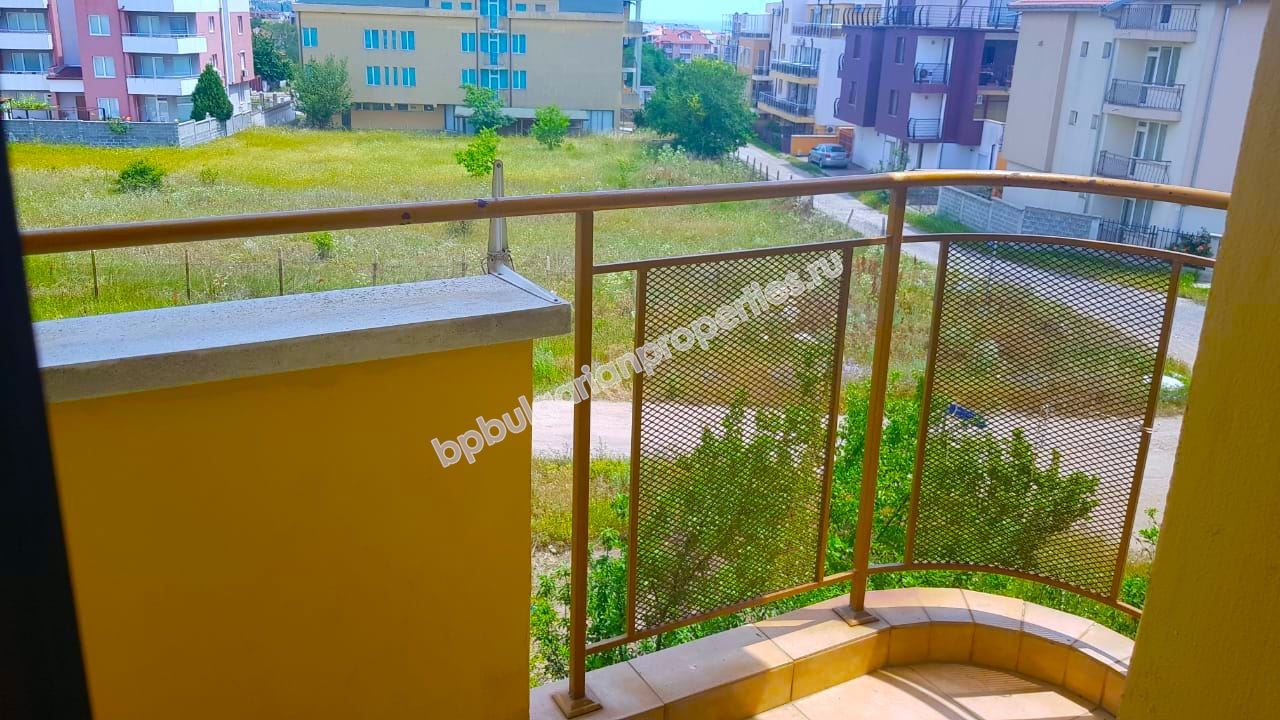 Евтин двустаен апартамент в сграда без такса поддръжка в централната част на Равда