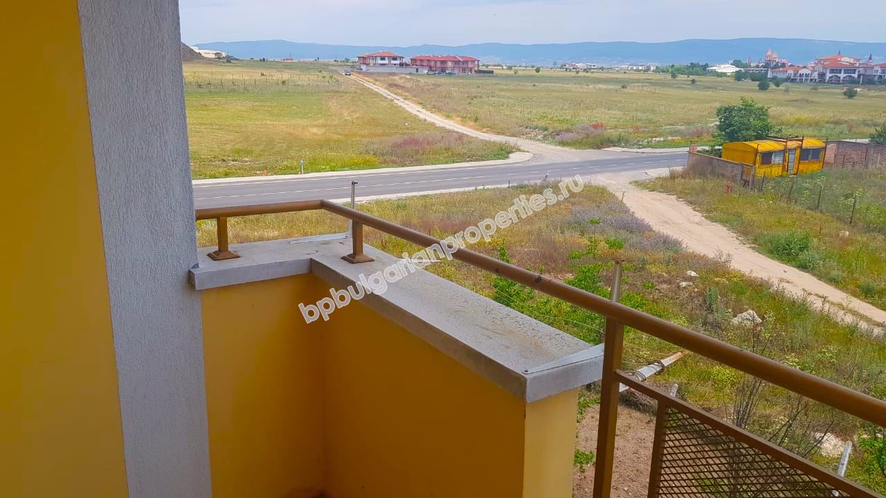 Евтин двустаен апартамент в сграда без такса поддръжка в централната част на Равда