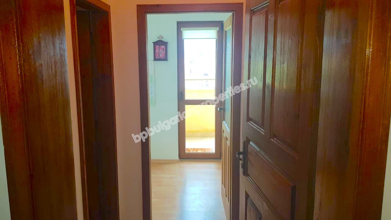 Евтин двустаен апартамент в сграда без такса поддръжка в централната част на Равда