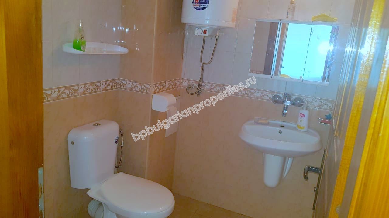 Евтин двустаен апартамент в сграда без такса поддръжка в централната част на Равда