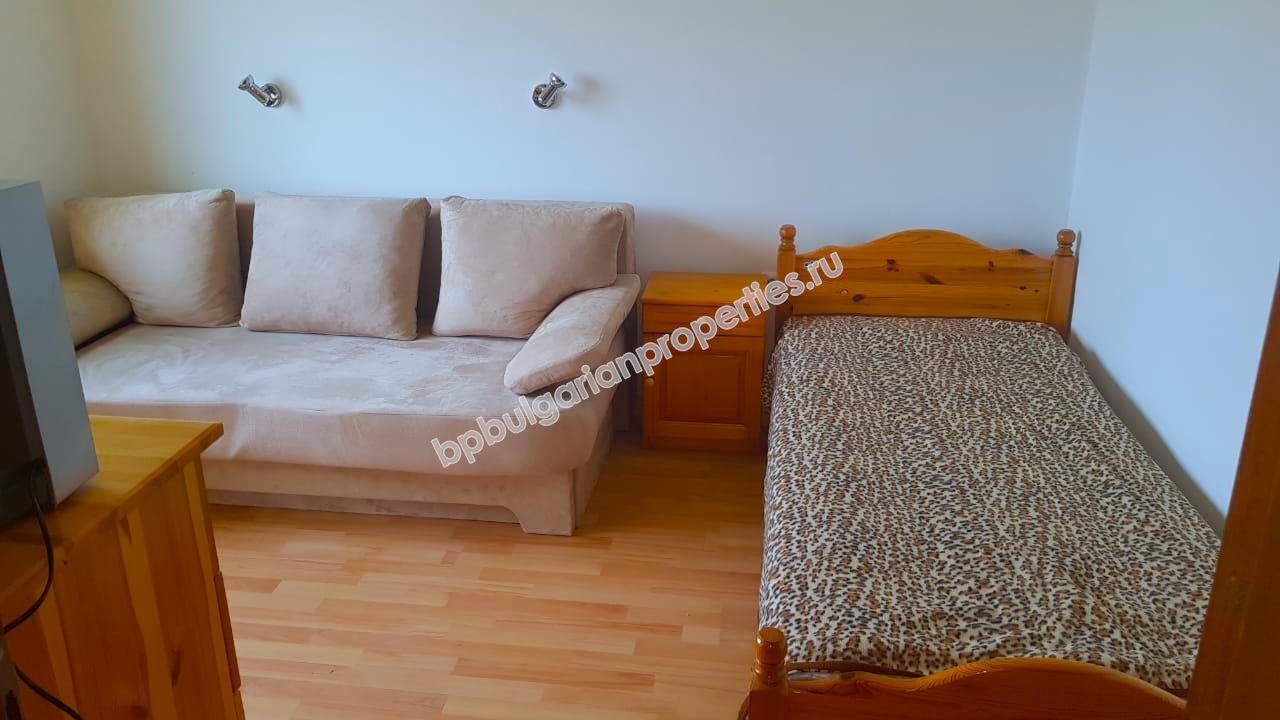 Евтин двустаен апартамент в сграда без такса поддръжка в централната част на Равда