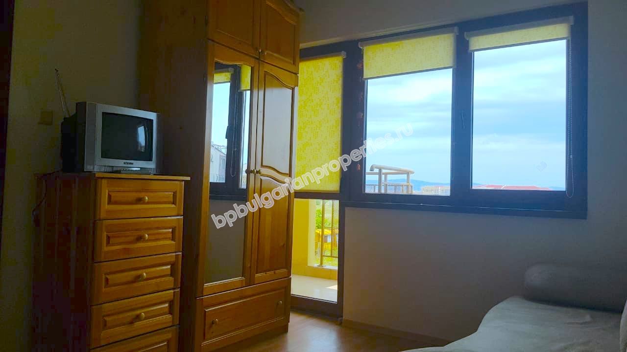 Евтин двустаен апартамент в сграда без такса поддръжка в централната част на Равда