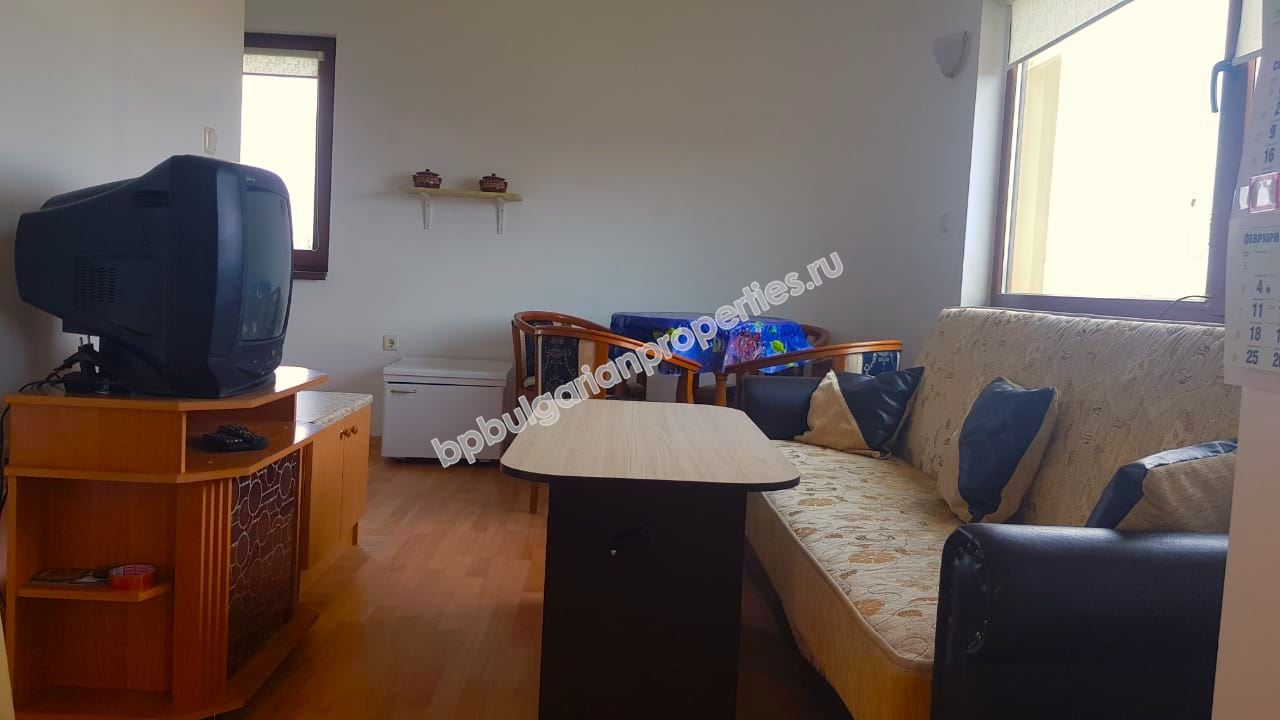 Евтин двустаен апартамент в сграда без такса поддръжка в централната част на Равда